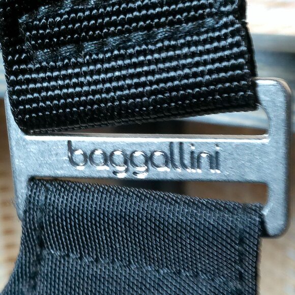 Black Baggallini Big Zipper Bagg with RFID - Picture 5 of 9